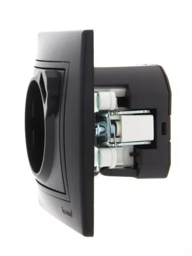 Розетка 1-м СП Мира 16А с з/к + USB разъем черн. бархат LEZARD 701-4242-181 фото 3 Розетка 1-м СП Мира 16А с з/к + USB разъем черн. бархат LEZARD 701-4242-181 фото 3